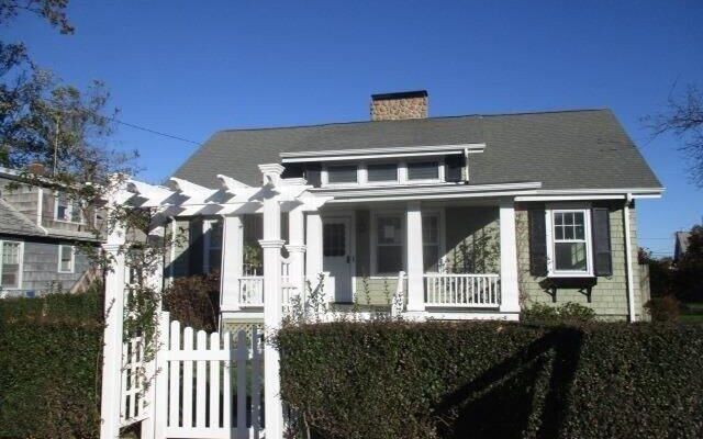 57 Cleveland St, Patchogue, NY 11772 (Porch)