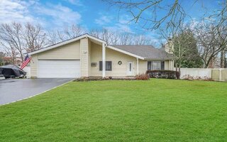 57 Glenmere Ln, Coram, NY 11727