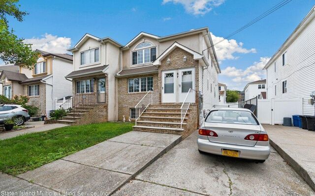 57 Hemlock St, Staten Island, NY 10309 (House View)