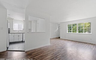 57 Hemlock St, Staten Island, NY 10309