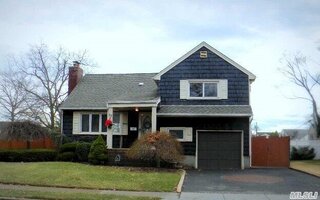 57 S Park Dr, Massapequa, NY 11758