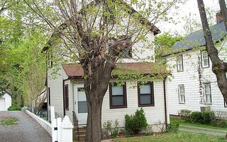57 Van Nostrand Ave, Great Neck, NY 11024