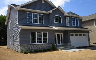 570 Seamans Neck Rd, Levittown, NY 11756