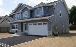 570 Seamans Neck Rd, Levittown, NY 11756