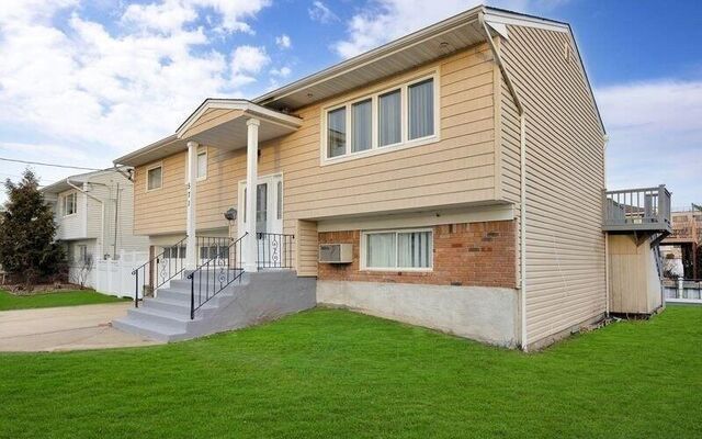 571 Nassau Ave, Freeport, NY 11520 (Porch)
