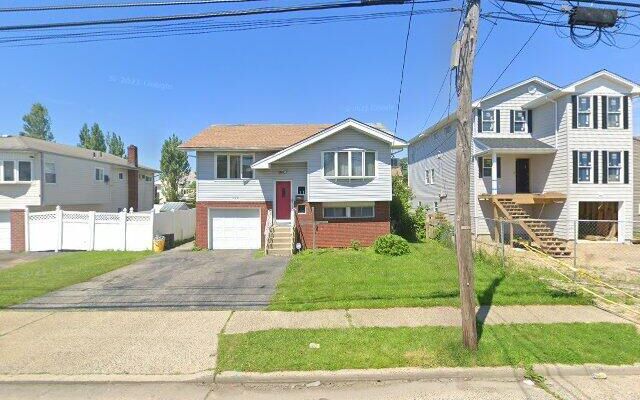 572 Miller Ave, Freeport, NY 11520