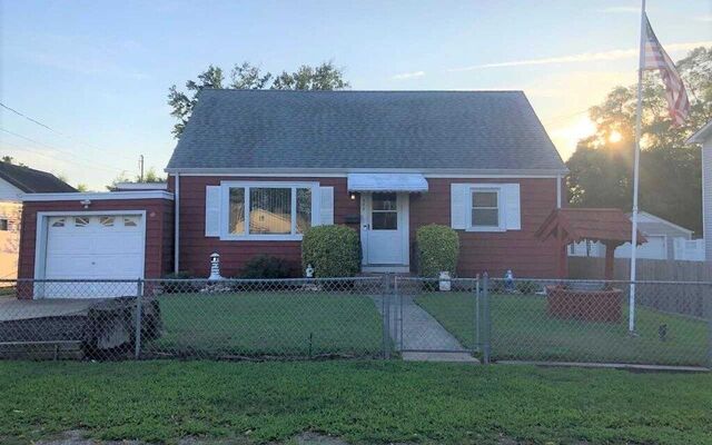577 S 9th St, Lindenhurst, NY 11757 (House View)