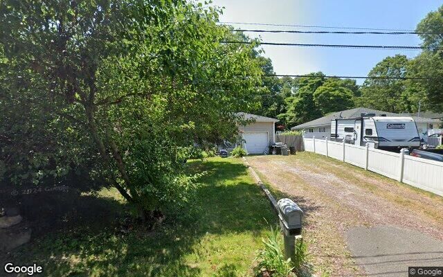 577 Starlight Dr, Shirley, NY 11967