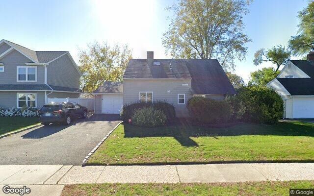 58 Blueberry Ln, Hicksville, NY 11801