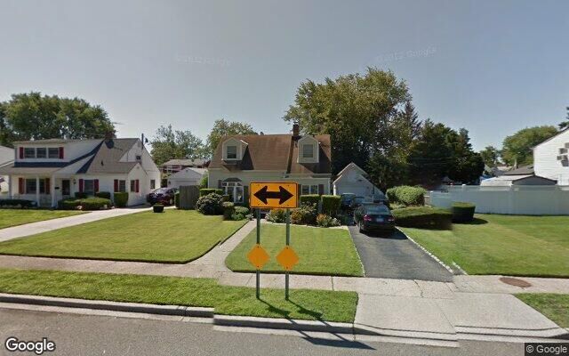 58 Green Ln, Levittown, NY 11756
