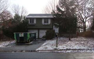 58 Hauppauge Rd, Hauppauge, NY 11788