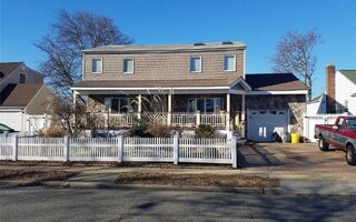 58 N Fordham Rd, Hicksville, NY 11801