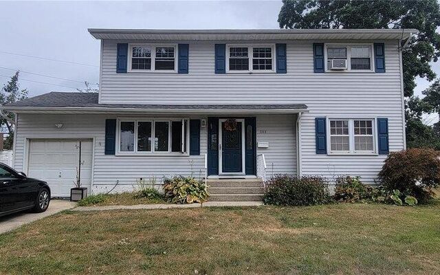 588 N Putnam Ave, Lindenhurst, NY 11757 (Porch)