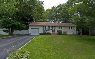 589 Connetquot Ave, Islip Terrace, NY 11752