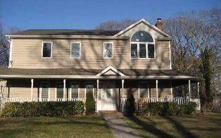 589 Spruce Ave, Sayville, NY 11782