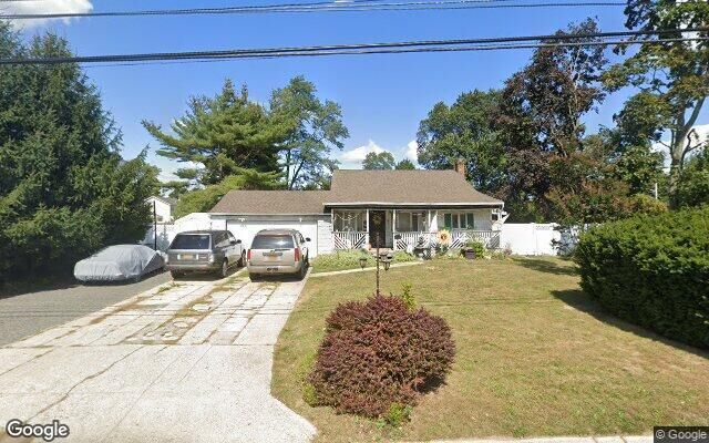59 Alinda Ave, West Islip, NY 11795