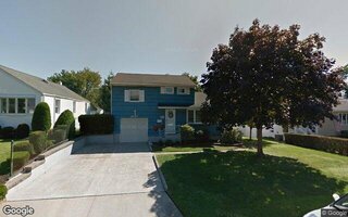 59 Cadman Ave, Babylon, NY 11702