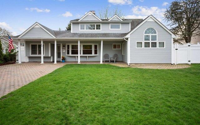 59 Wheelbarrow Ln, Wantagh, NY 11793
