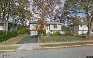 590 N Indiana Ave, Lindenhurst, NY 11757