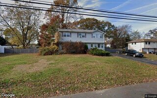 591 East Dr, Lindenhurst, NY 11757