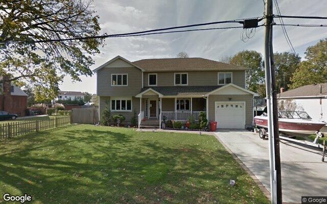 591 Grand Ave, Lindenhurst, NY 11757