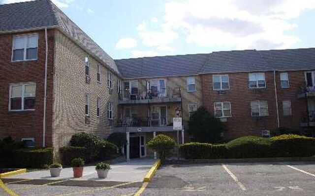 596 Broadway #4B, Lynbrook, NY 11563