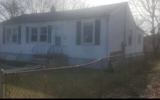 6 39th St, Copiague, NY 11726