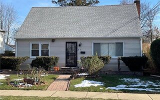 6 3rd Pl, Roosevelt, NY 11575