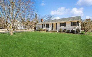 6 Bishop Pl, Westhampton Beach, NY 11978