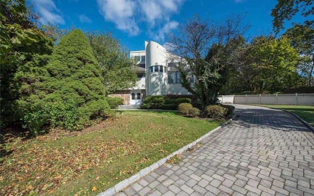 6 Blue Sky Ct, Huntington, NY 11743 (Yard)
