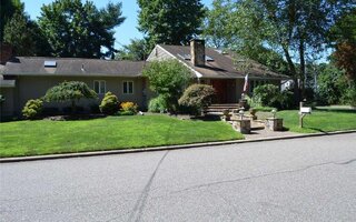 6 Cambridge Dr, Smithtown, NY 11787