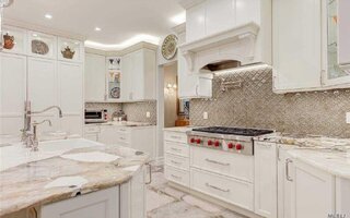 6 Chauncey Pl, Woodbury, NY 11797