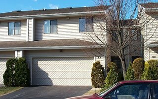 6 Chestnut Ln #3, Woodbury, NY 11797