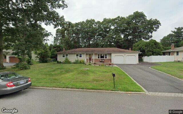6 Debra Dr, Nesconset, NY 11767