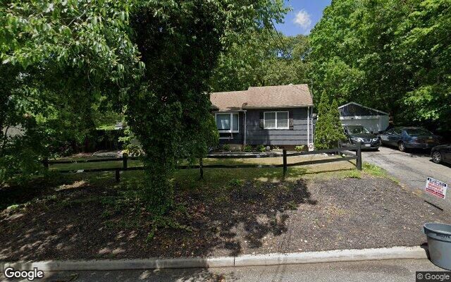 6 Dillmont Dr, Smithtown, NY 11787