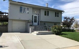 6 E 2nd St, Freeport, NY 11520