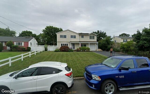 6 Florence Ct, Patchogue, NY 11772