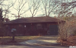 6 Forest Ave, Brookhaven, NY 11719