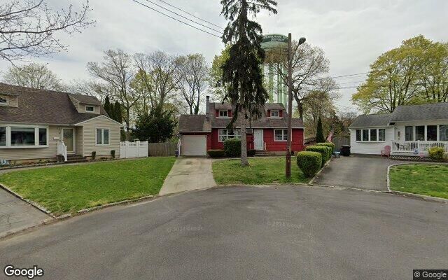 6 Grand Haven Ct, Commack, NY 11725