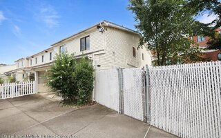 6 Greentree Ln, Staten Island, NY 10314
