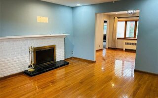 6 Jerry Ln, Glen Cove, NY 11542
