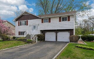 6 Lordly Ct, Kings Park, NY 11754