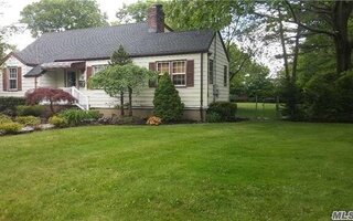 6 Loring Rd, Levittown, NY 11756