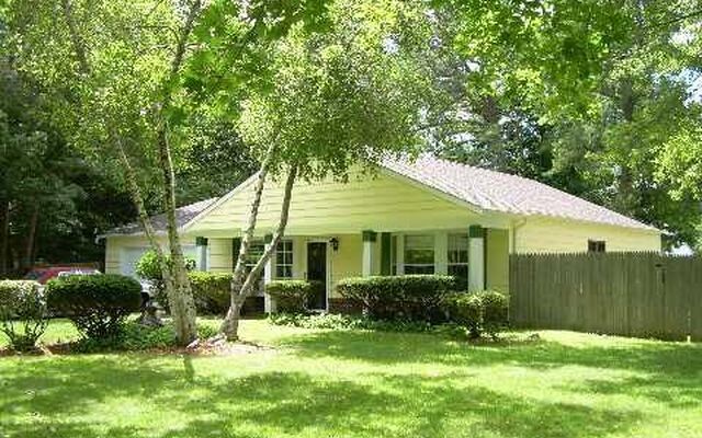 6 Mount Snow Ln, Coram, NY 11727