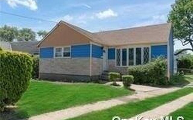 6 Roosevelt St, Hempstead, NY 11550 (Yard)