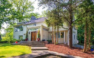 6 The Maples, Roslyn, NY 11576