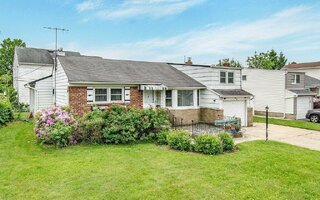 6 Tobias St, Hicksville, NY 11801