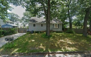 6 W Cedar St, Islip, NY 11751