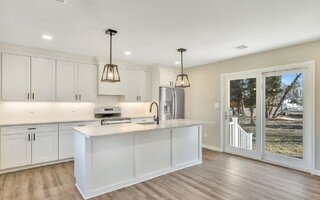 6 Wyandotte Ln, East Islip, NY 11730