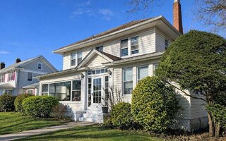60 Lloyd Ave, Lynbrook, NY 11563